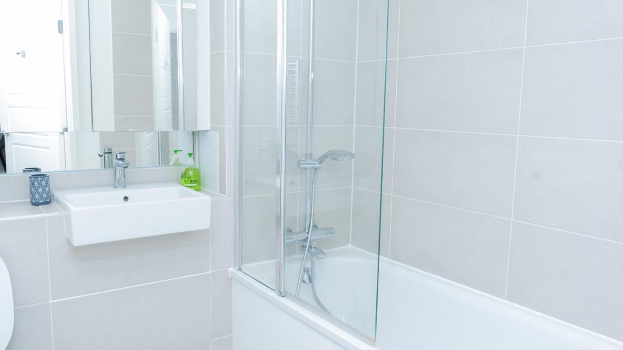 لندن Guerneville 1 Bedroom Luxury Apartment Royal Wharf By Excel Exhibition Centre المظهر الخارجي الصورة